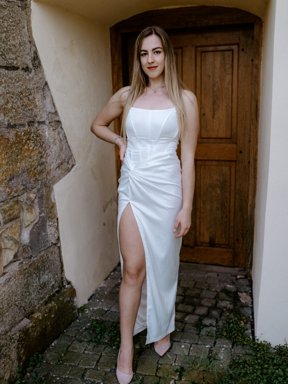Popůlnoční pro nevěstu nebo plesové bílé korzetové šaty