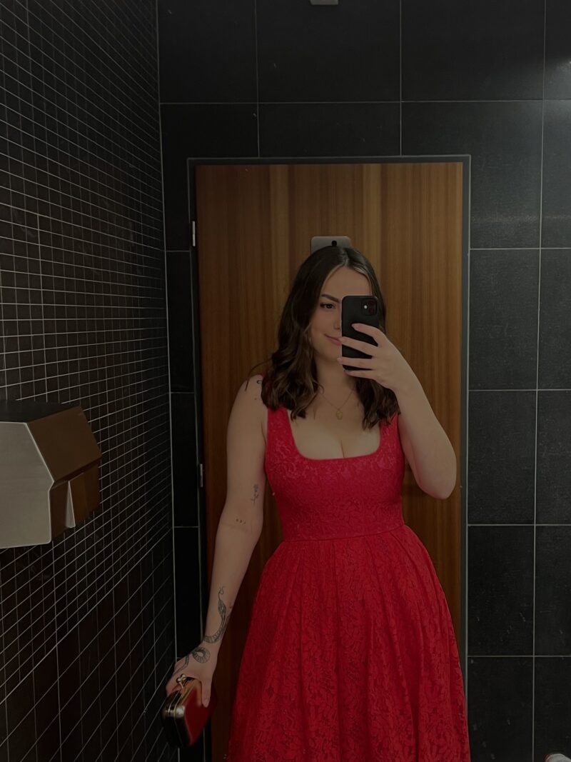 Krajkové korzetové šaty s asymetrickou sukní - Image 7