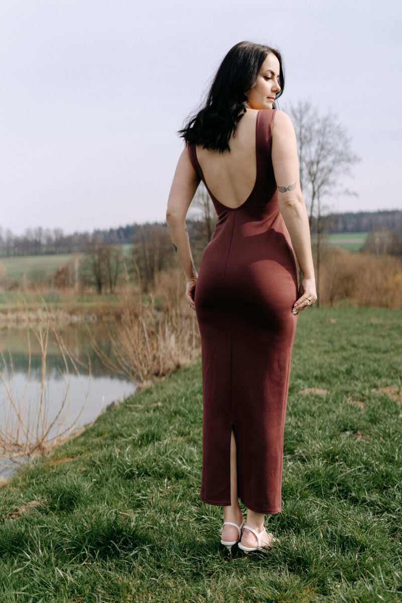 Hnědé elegantní midi šaty - Image 2