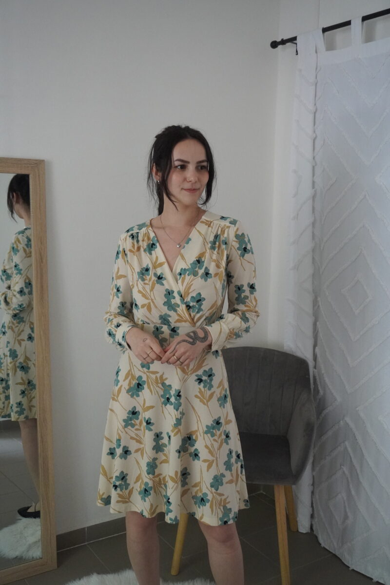 Vzorované letní šaty H&M s květinami vel. XS/S - Image 3