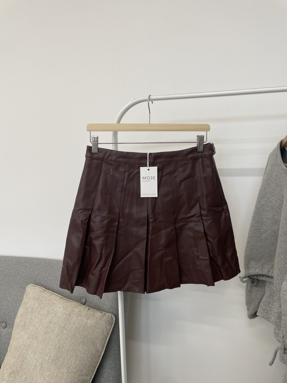 Burgundy skládaná mini sukně koženka vel. L