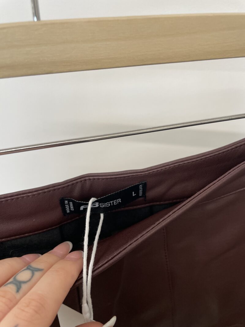 Burgundy skládaná mini sukně koženka vel. L - Image 3