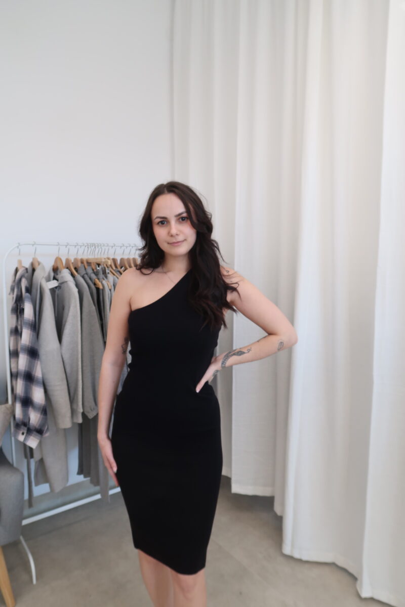 Šaty na jedno rameno Bershka 70% viskóza vel.S/M