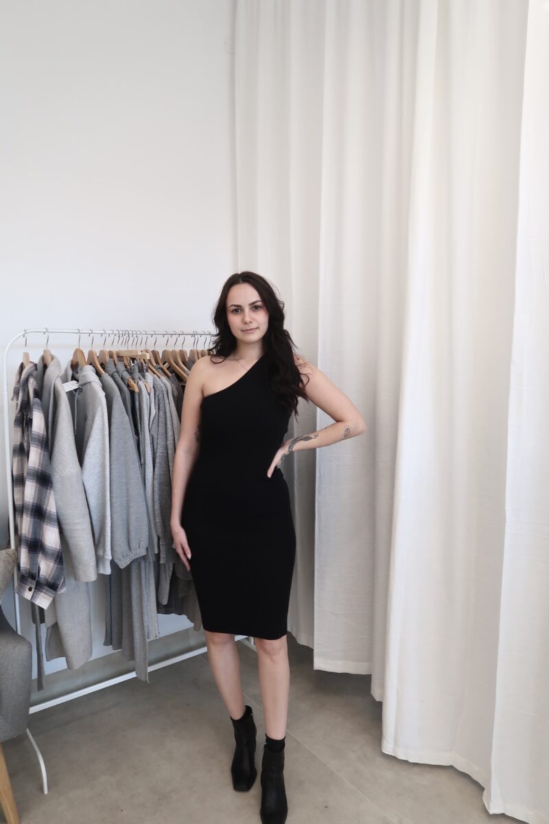 Šaty na jedno rameno Bershka 70% viskóza vel.S/M - Image 6